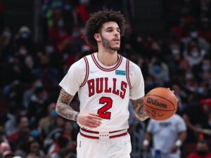 NBA: Lonzo Ball fará nova cirurgia e corre risco de ficar até 33 meses sem jogar