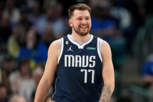 NBA: Doncic sofre multa pesada por gesto ‘antiprofissional e inapropriado’
