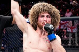 Lutador do UFC se irrita e tenta agredir fã: ‘Vou quebrar sua cara’