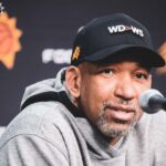 NBA: técnico dos Suns recebe grave punição após reclamar de arbitragem