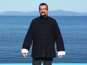 Lutas: Steven Seagal aceita treinar jovens para as Forças Armadas na Rússia