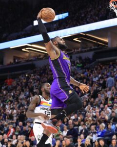 enterrada lebron james Foto: Reprodução/Twitter/@Lakers