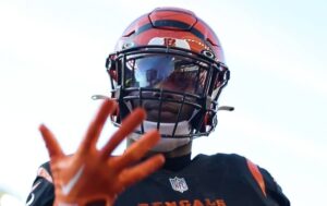 Jogador da NFL é acusado de apontar arma de fogo para mulher