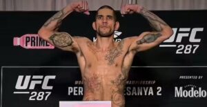 UFC 287: Alex Poatan rouba a cena em pesagem contra Israel Adesanya