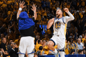 NBA Playoffs: Curry vacila no final, mas Warriors vencem e empatam série
