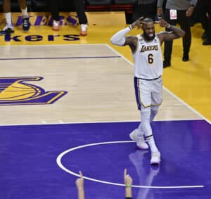 NBA: play-in começa nesta terça (11) com Lakers x Wolves; saiba onde assistir