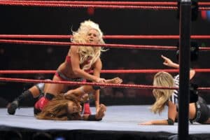 UFC e WWE juntos? Negócio agita mundo das lutas