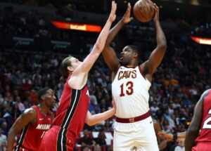 NBA: Lakers fecham com dois reforços para disputa do play-in