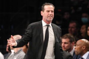 NBA: Rockets sondam técnicos dos Warrios e Suns para próxima temporada