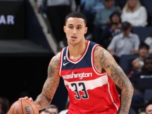 Jogadores da NBA brigam e se ofendem até no Twitter: ‘Ganhou o quê?’