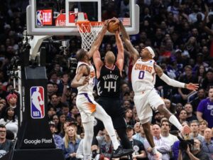 NBA: dia inspirado de Westbrook é anulado por 61 pontos de Booker e Durant