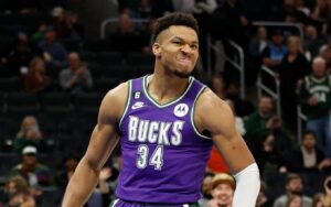 Giannis Antetokounmpo se recupera de lesão e retorna aos Bucks para o jogo 4