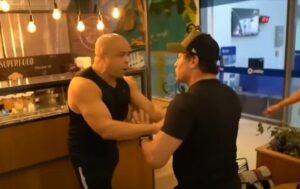 Boxe: Popó perde a cabeça, se envolve em confusão e encaminha rival para luta