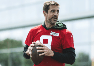 NFL: Aaron Rodgers e Jets já negociam novo contrato após troca
