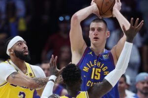 NBA: Jokic ‘vingativo’ vence duelo de pivôs, e Nuggets batem Lakers