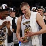 NBA: Jokic recebe MVP das finais do Oeste e diz que prêmio ‘não significa nada’
