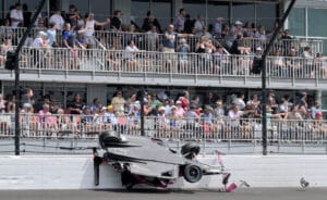 Indy 500: pneu voa em direção à arquibancada, e Newgarden vence