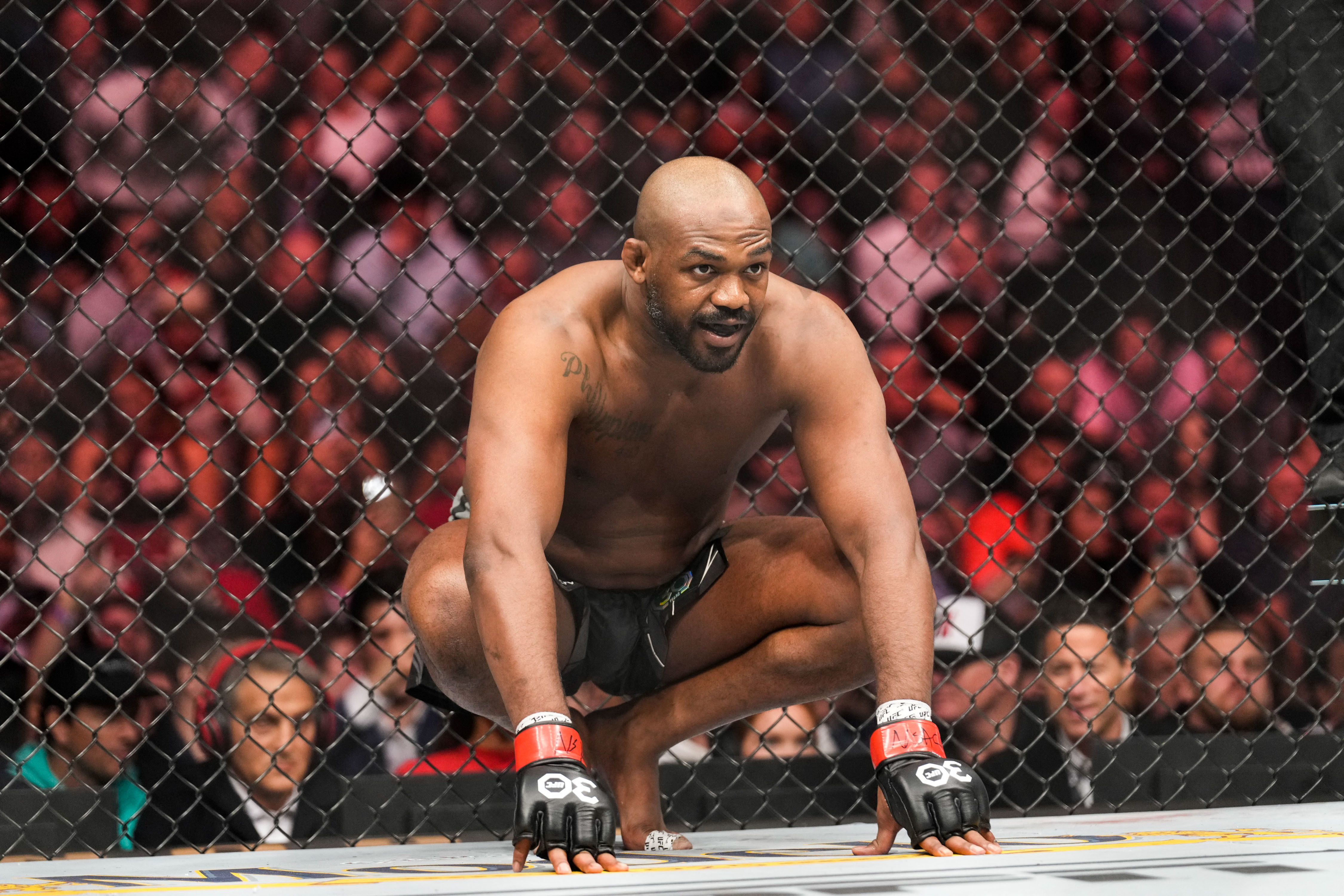 UFC 295: Jon Jones pede desculpas após lesão e fala sobre cirurgia