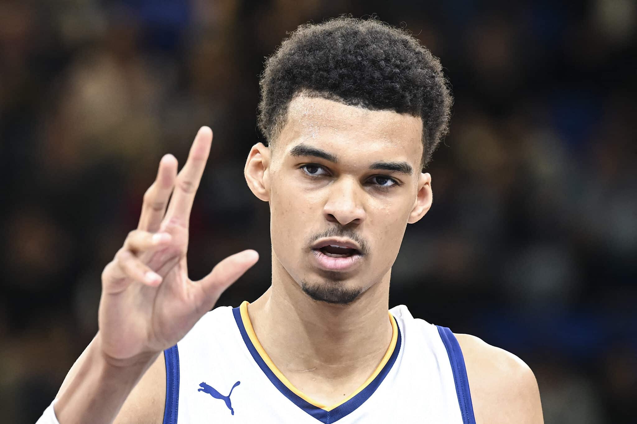 NBA: Wembanyama tem rea&ccedil;&atilde;o hil&aacute;ria com pick 1 dos Spurs e &lsquo;veste a camisa&rsquo;