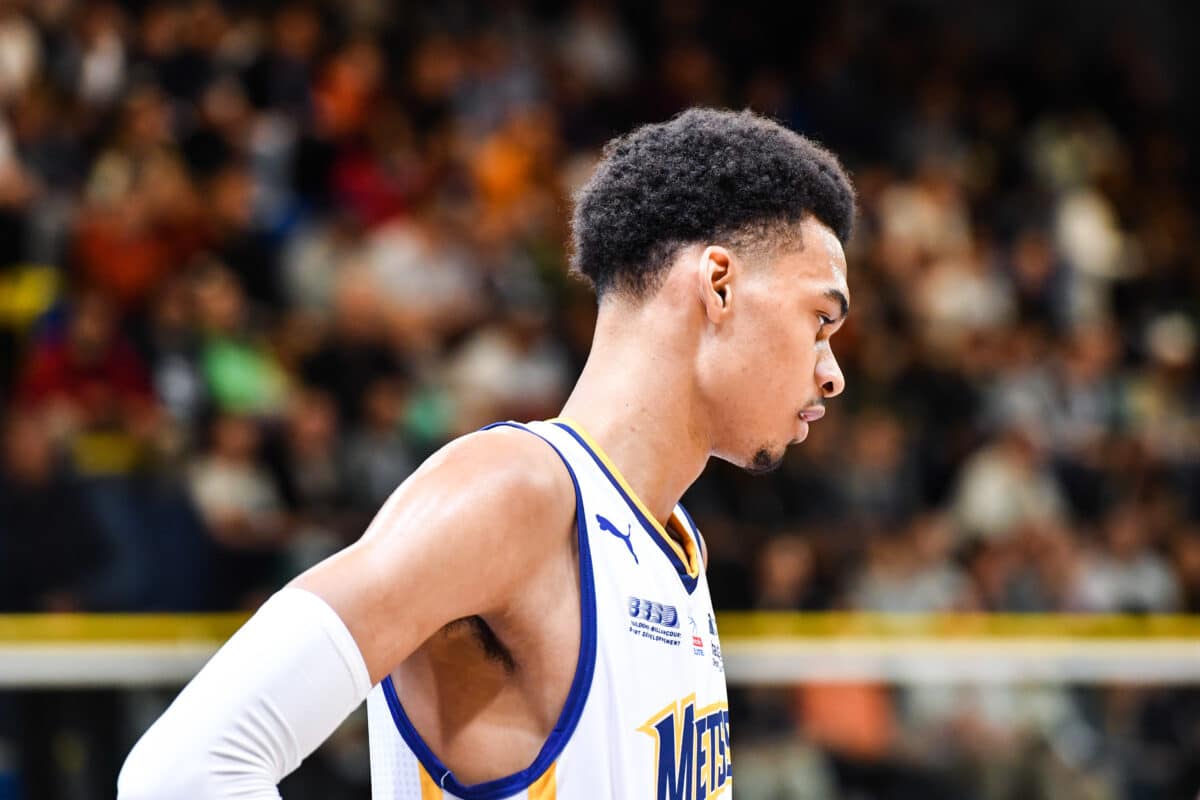 NBA: sob olhares de Mbappé, Wembanyama brilha em dia de loteria do Draft