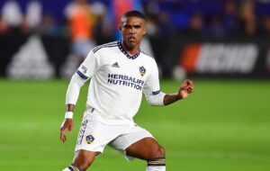 Com prisão decretada, Douglas Costa tem salário milionário na MLS