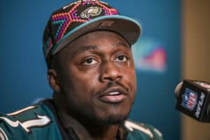 NFL: estrela dos Eagles escapa de tragédia em evento beneficente; veja cena