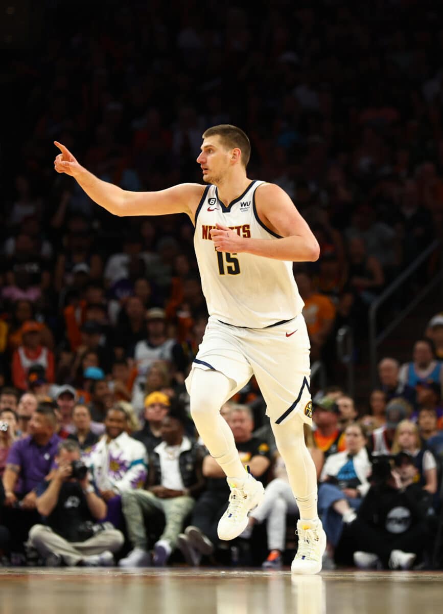 NBA: técnico dos Nuggets defende Jokic e xinga arbitragem