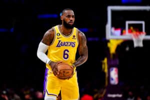 NBA: após derrota em jogo de 40 pontos, LeBron James pensa em se aposentar
