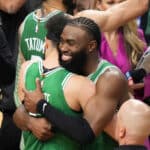 NBA: White chora, e Brown leva alfinetada ao vivo de ex-jogador