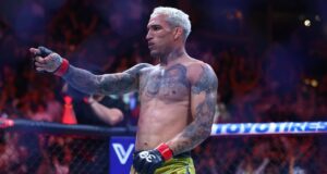 UFC 289: Charles Do Bronx massacra Beneil Dariush e volta a desafiar pelo título