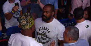 Francis Ngannou e Jon Jones têm encontro tenso na PFL; veja o diálogo