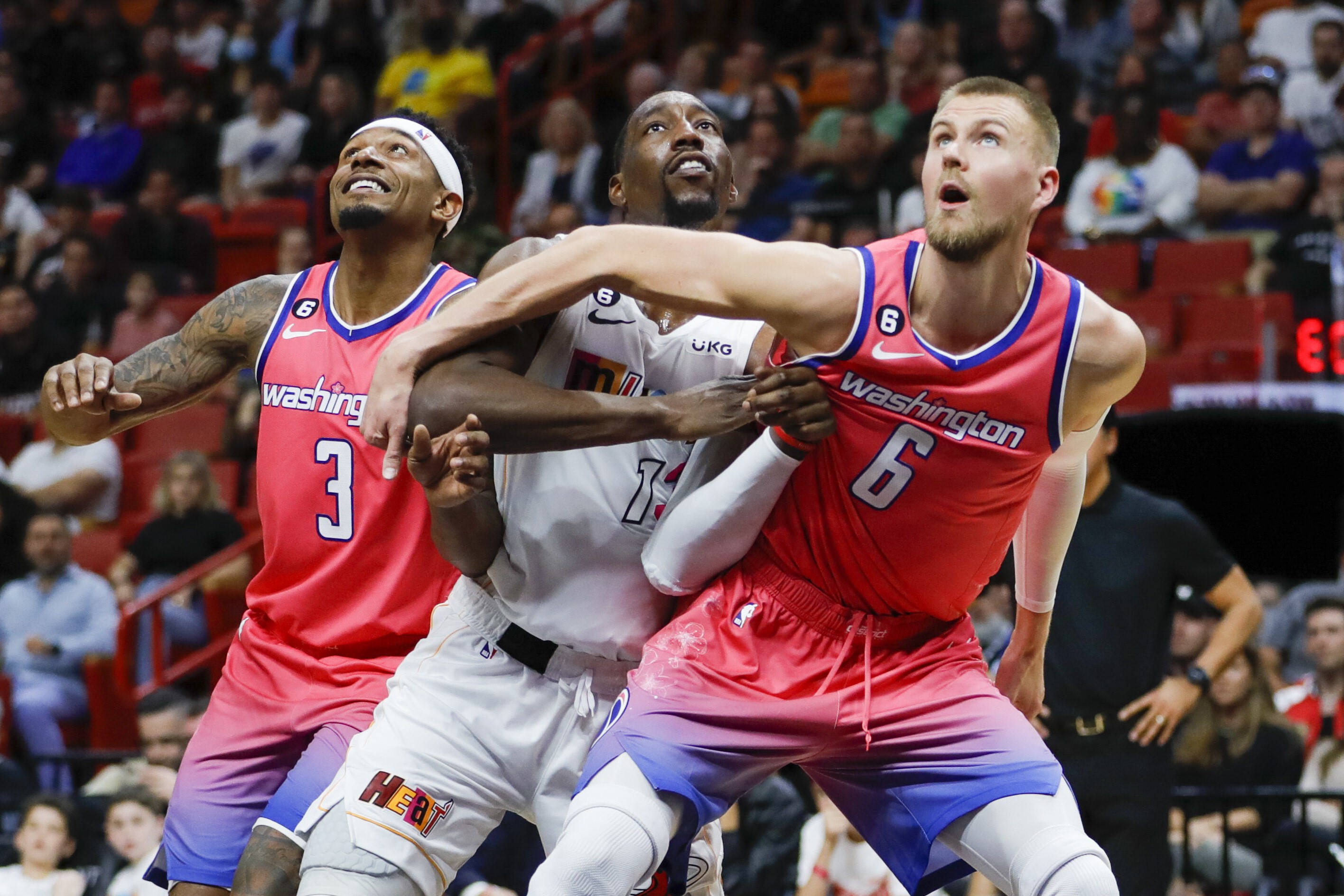 NBA: Celtics se aproximam de troca tripla bombástica por astro rival