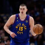 Jokic busca superar Carmelo, Iverson e outras lendas com feito inédito