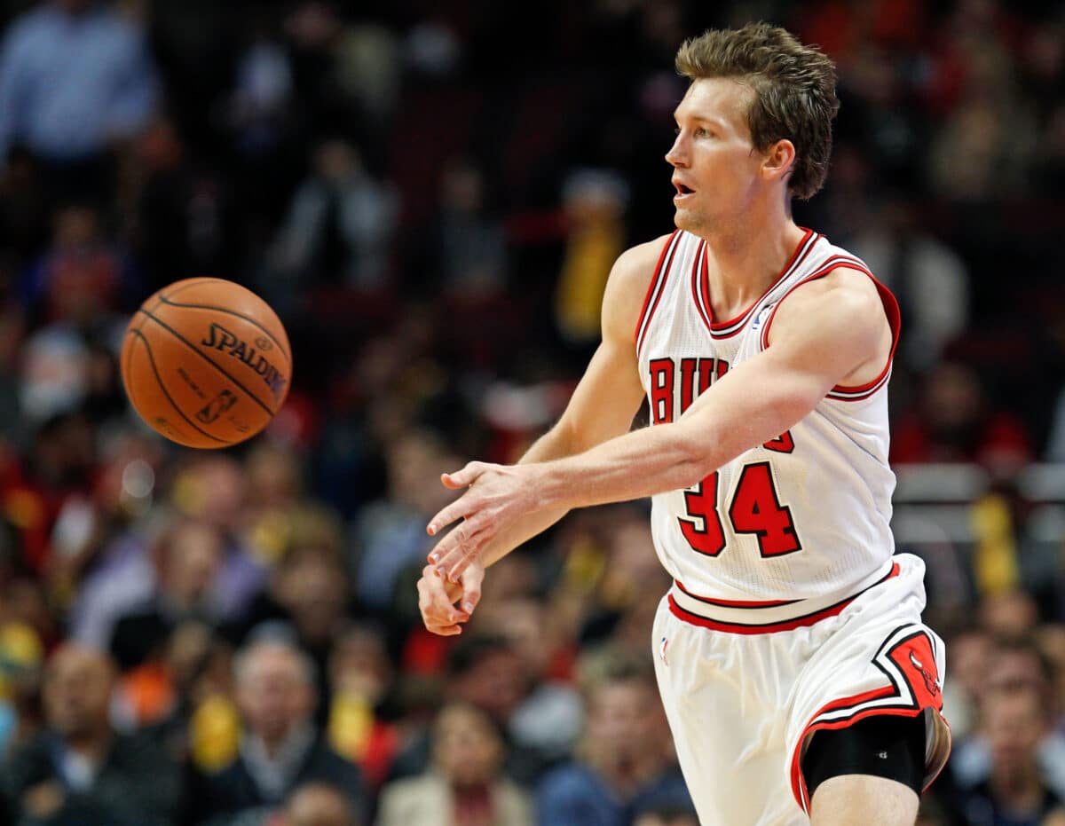 Novo GM dos Warriors brilhou nos Bulls e já apanhou de Giannis