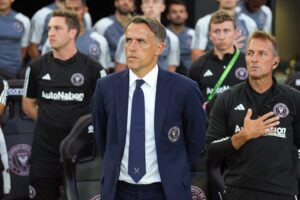 MLS: Beckham demite amigo antes de possível chegada de Messi