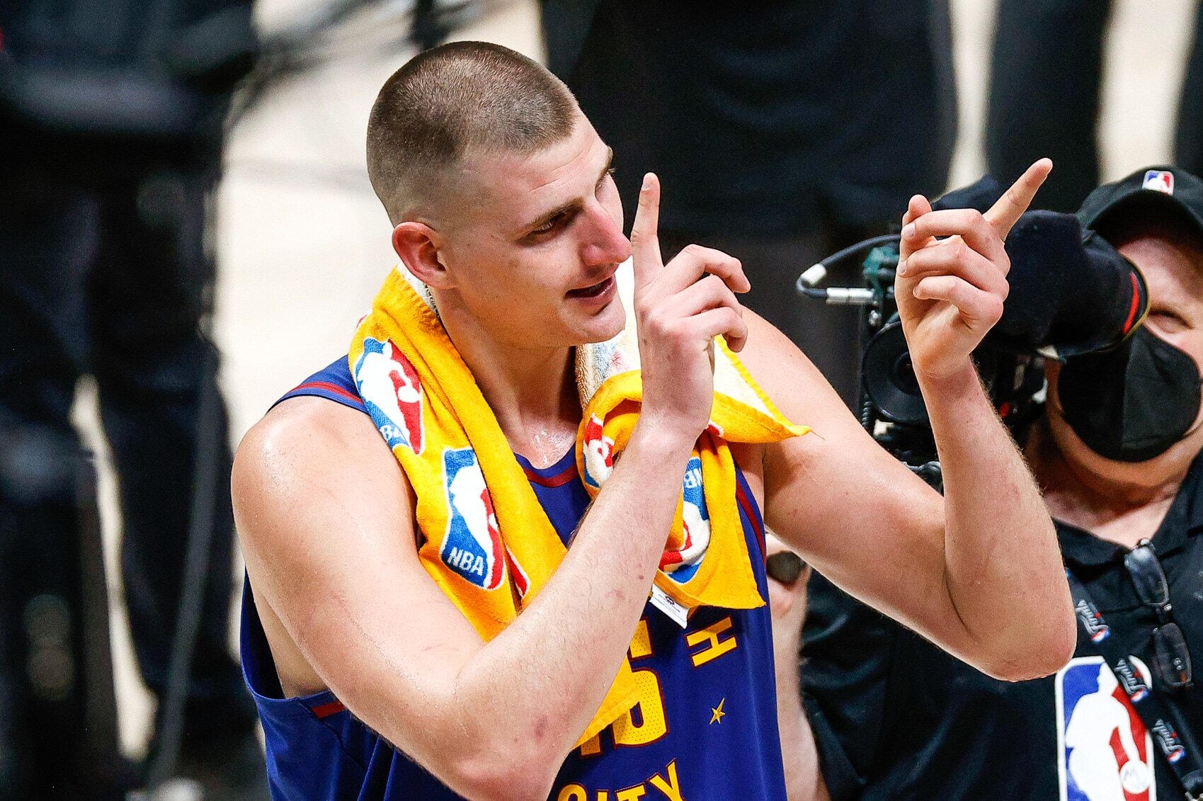 NBA: Jokic estreia nas finais com recorde além da vitória