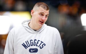 Aliança no tênis e declaração de amor: Nikola Jokic é o último romântico da NBA