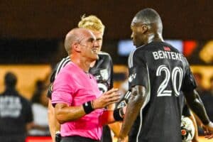 Árbitro usa câmera no peito e mostra como foi apitar Arsenal x MLS All-Stars