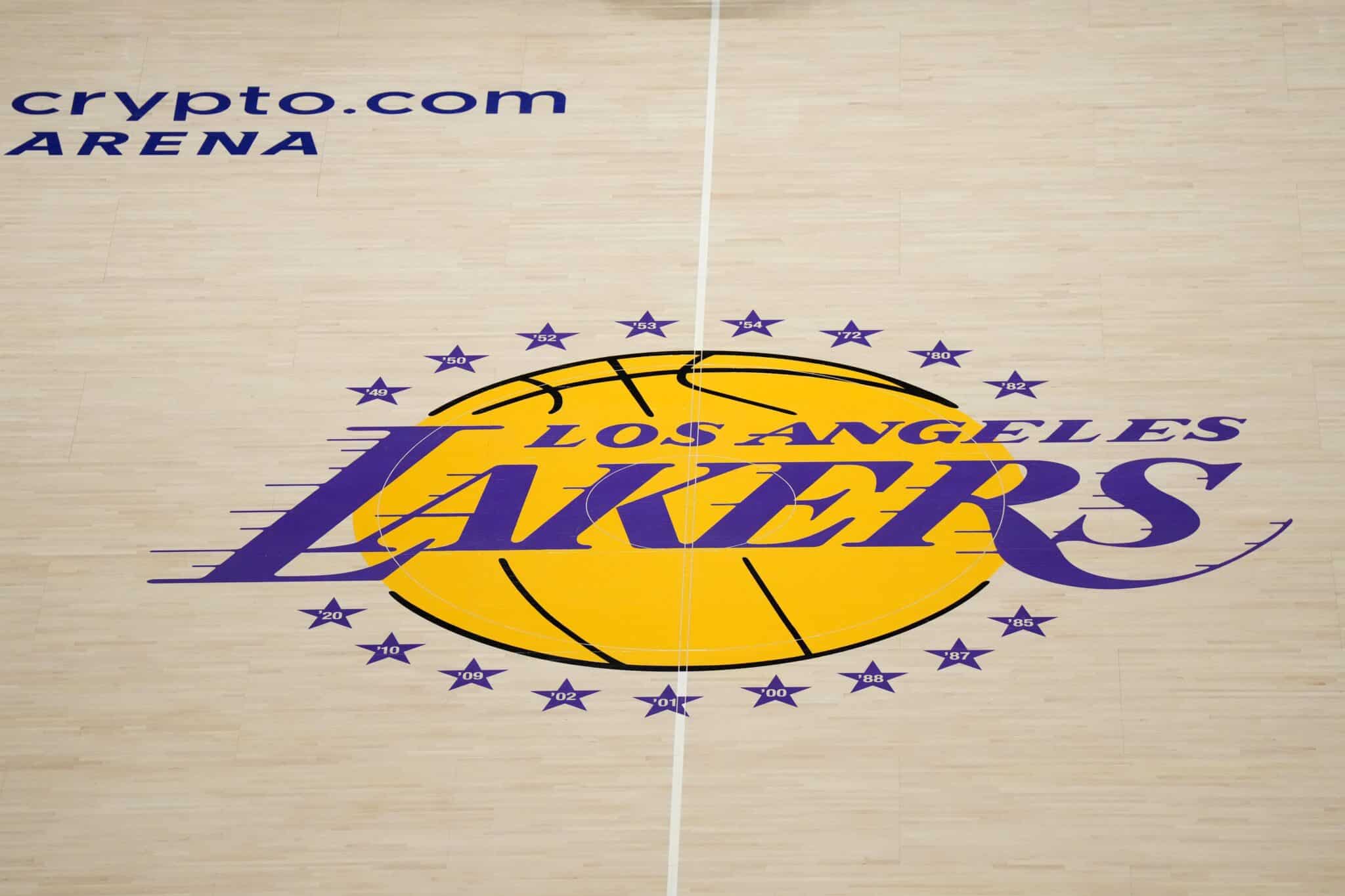 Ex-Lakers tem casa invadida, perde itens de título e clama por ajuda