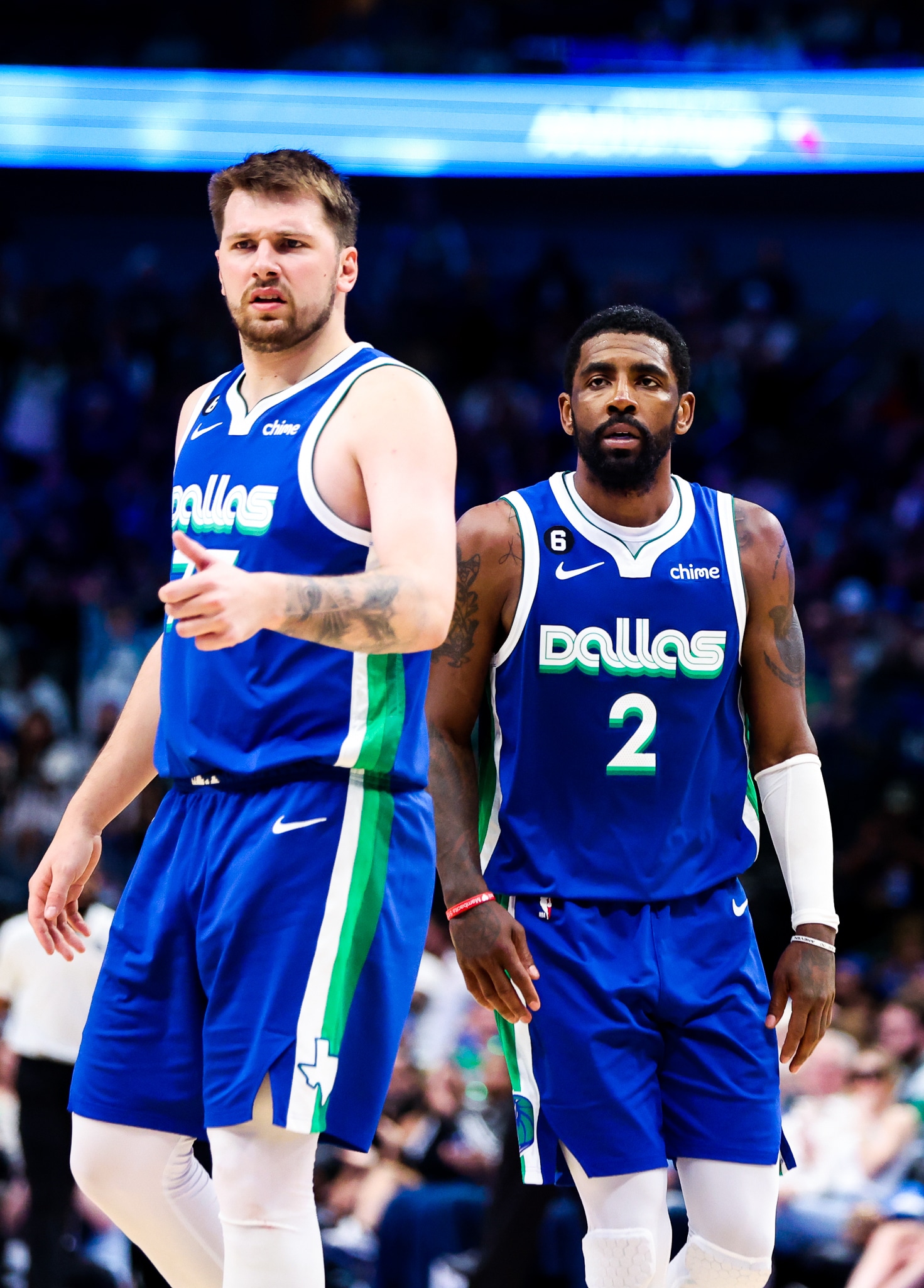 Mavs jogam Kyrie Irving para escanteio e fazem pedido a Doncic