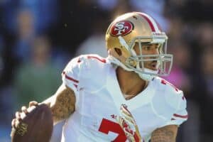 NFL: Kaepernick de volta? QB treina com astros e é elogiado por ‘foguete’