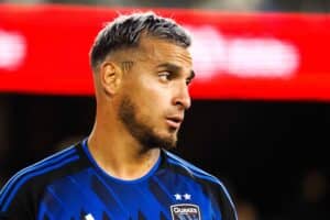 Lateral ex-Flamengo faz golaço e ganha prêmio na MLS