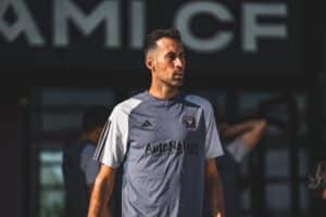 Busquets arrasa em trote e é aplaudido por Messi em chegada no Inter Miami