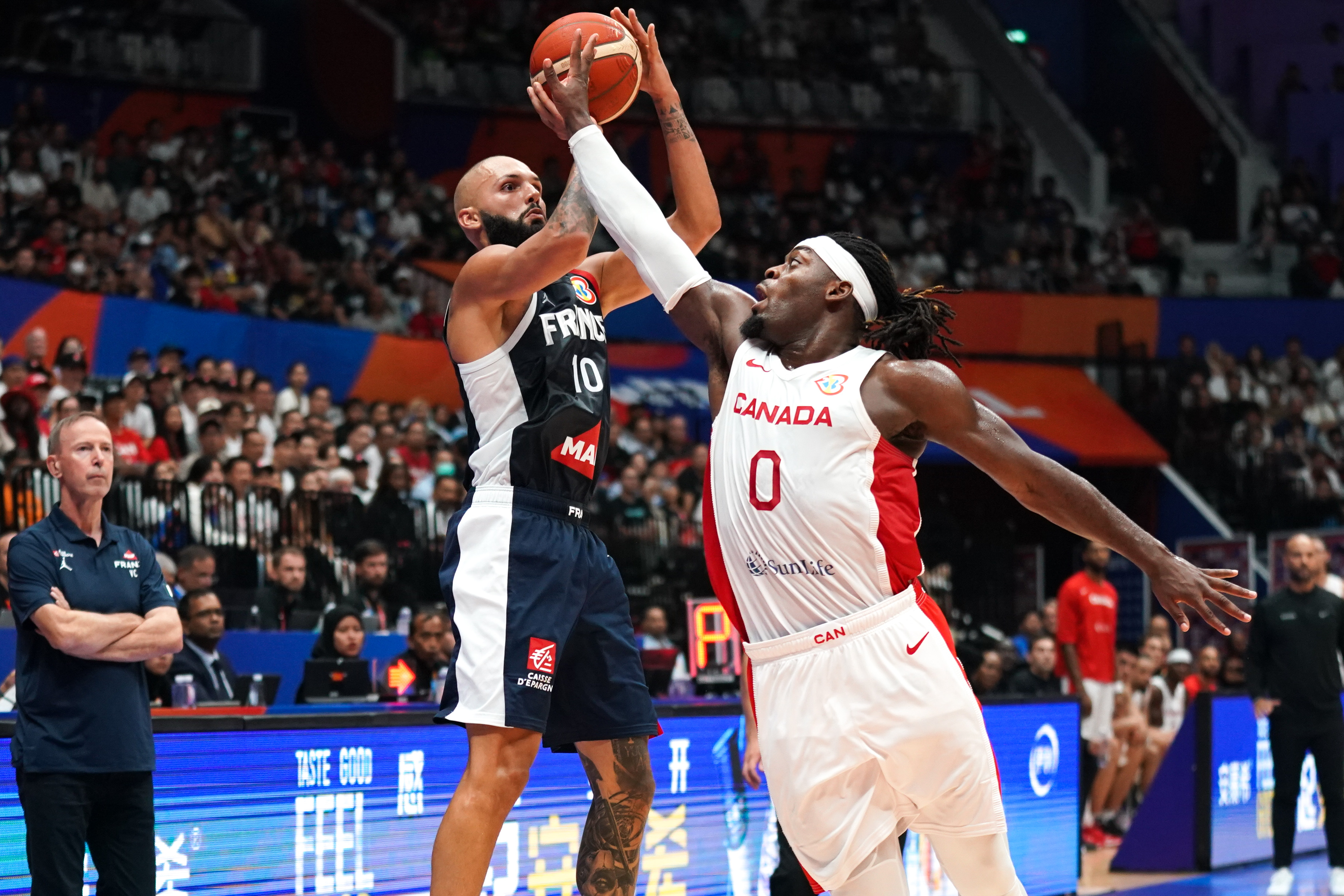 Copa do Mundo de Basquete: armador do OKC brilha e Canadá atropela a França na estreia