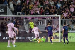 Messi marca em goleada, se isola na artilharia e Inter Miami vai à semifinal da Leagues Cup