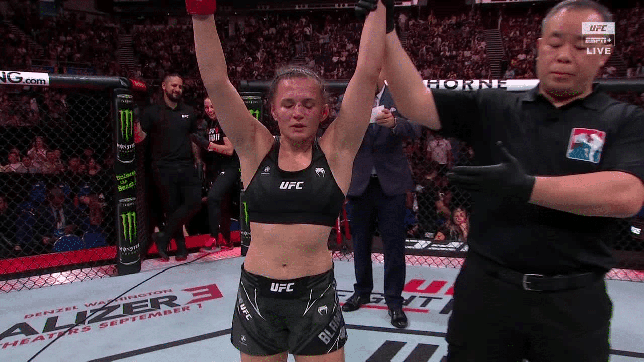 UFC Singapura: Erin Blanchfield vence Taila Santos e se aproxima de chance por cinturão