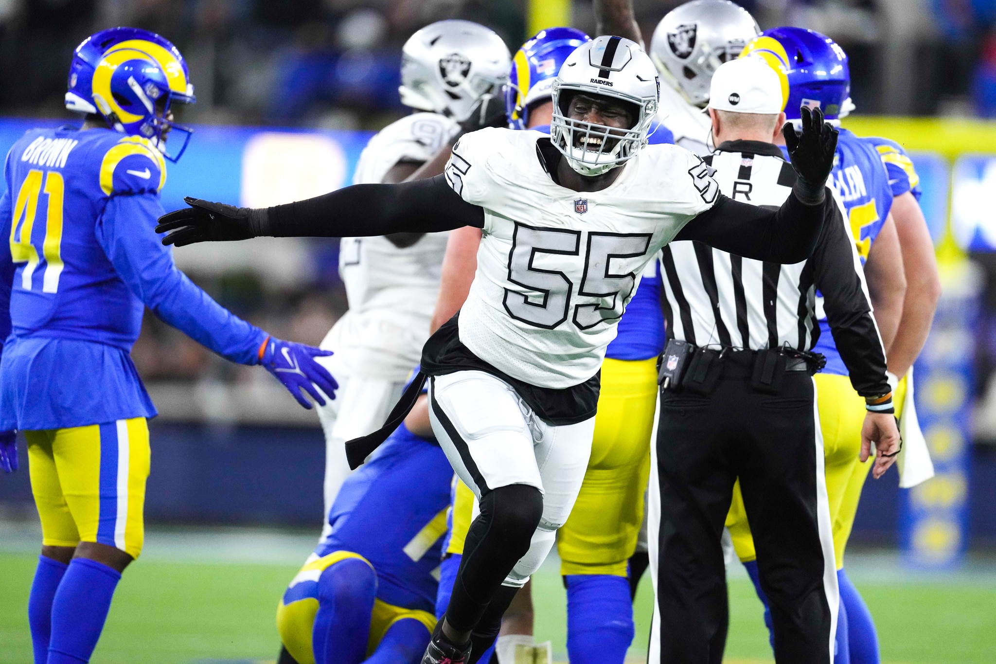 Estrela da NFL denuncia internação forçada em hospital psiquiátrico: ‘Preso’