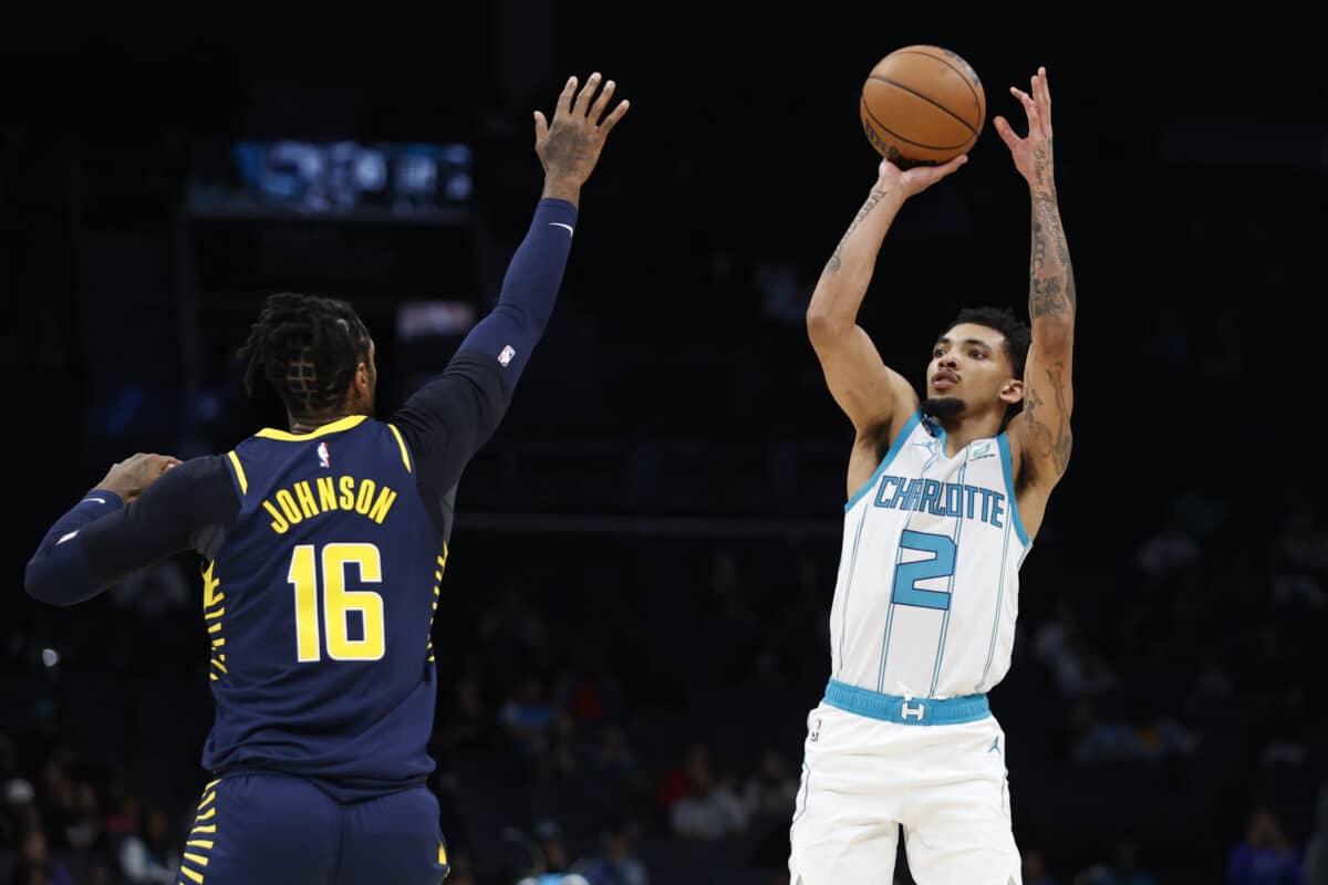 Teria coragem? Pivô da NBA desafia campeão do UFC e dispara: ‘poderia vencê-lo’