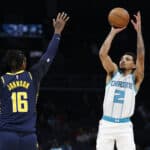 Teria coragem? Pivô da NBA desafia campeão do UFC e dispara: ‘poderia vencê-lo’