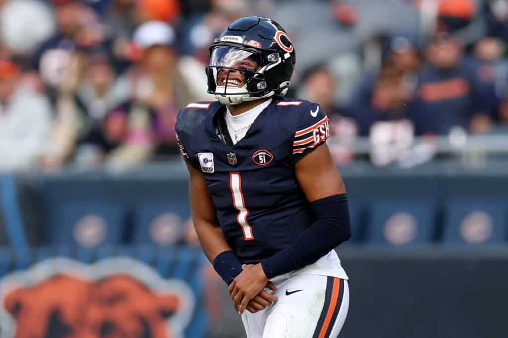 NFL: Quarterback dos Bears, Justin Fields não treina e vira dúvida para a semana 7